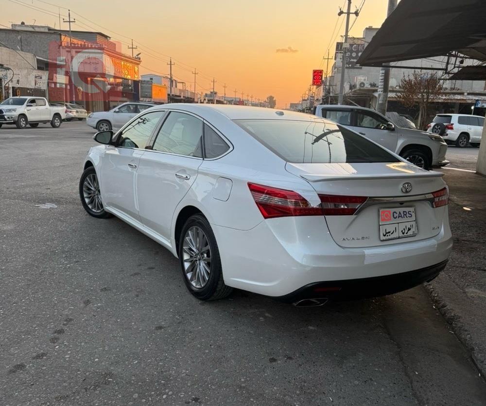 تويوتا أفالون